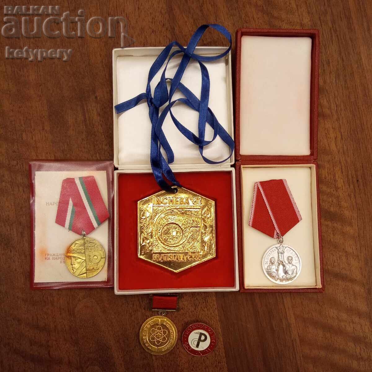 Μετάλλια και κονκάρδες