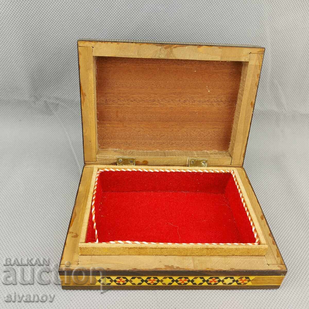 Auction Beautiful old wooden jewelry box with Arabic motifs #3136 Auction Beautiful old wooden jewelry box with Arabic motifs #3136
