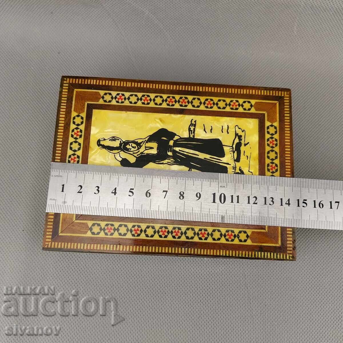 Beautiful old wooden jewelry box with Arabic motifs #3136 - 6 Beautiful old wooden jewelry box with Arabic motifs #3136 - 6