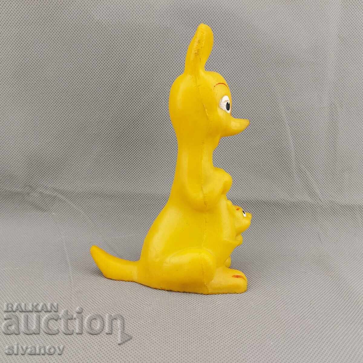 Παράδοση Παλιό λαστιχένιο παιχνίδι καγκουρώ από το 1970, βουλγάρικο #3153 Παράδοση Παλιό λαστιχένιο παιχνίδι καγκουρώ από το 1970, βουλγάρικο #3153