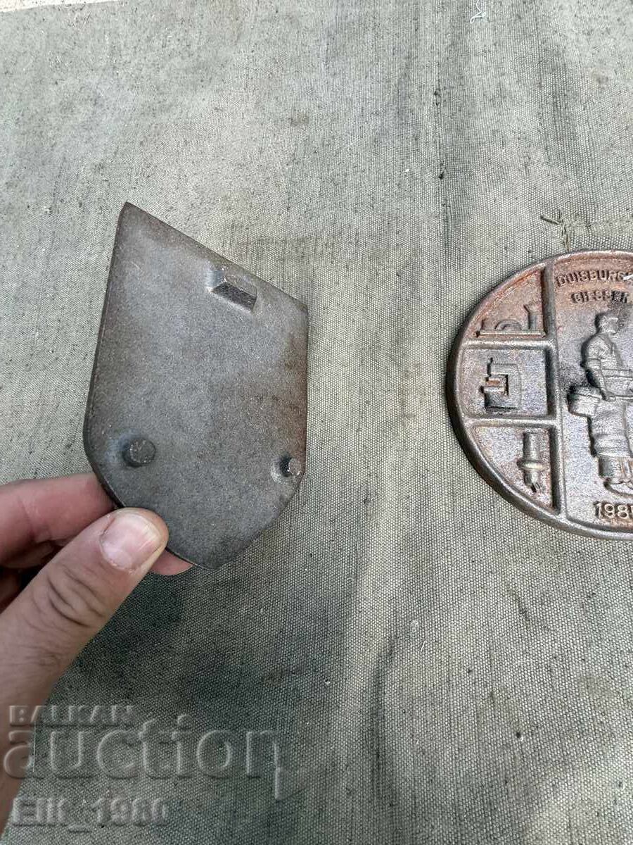 Plăcuțe metalice germane cu preț 85.00 BGN | € 43.46