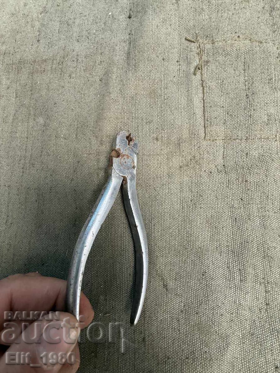 Пиротехнически Клещи с цена 60.00 лв. | € 30.68 Пиротехнически Клещи с цена 60.00 лв. | € 30.68