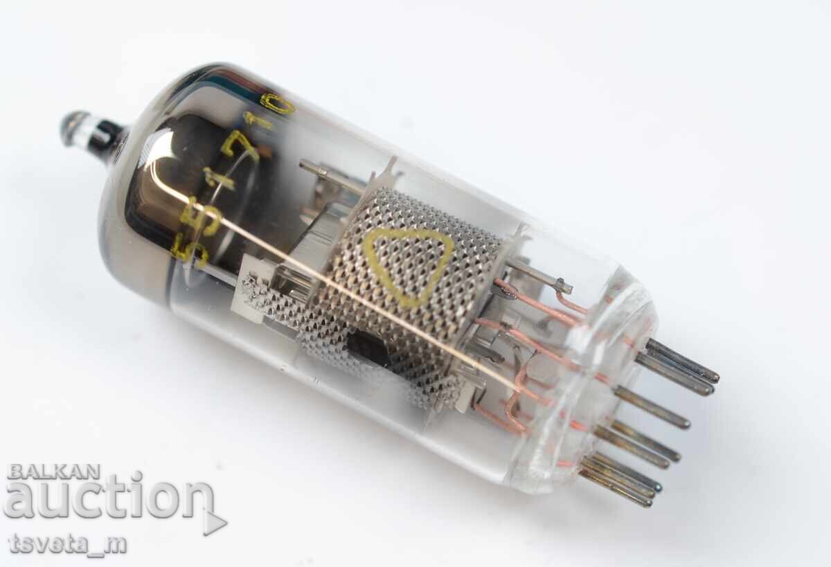 Lampa electronică RFT EF184 cu preț 4.00 BGN | € 2.05 Lampa electronică RFT EF184 cu preț 4.00 BGN | € 2.05