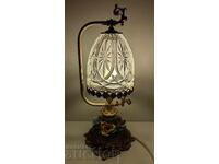 Veche lampă de noptieră cu elemente din porțelan flori trandafiri