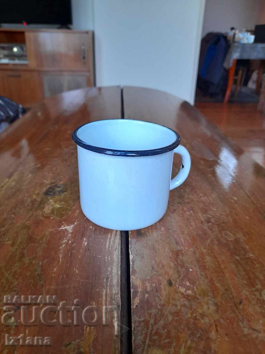 Παλιά σμάλτο κανάτα, γυαλί με τιμή 22.00 BGN | € 11.25 Παλιά σμάλτο κανάτα, γυαλί με τιμή 22.00 BGN | € 11.25