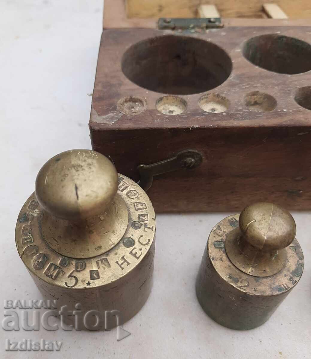 Auction Set of old bronze weights in a wooden box Auction Set of old bronze weights in a wooden box
