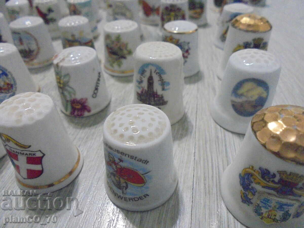 Δημοπρασία №*8333 Συλλογή 91 πορσελάνινων δαχτυλήθρων Δημοπρασία №*8333 Συλλογή 91 πορσελάνινων δαχτυλήθρων