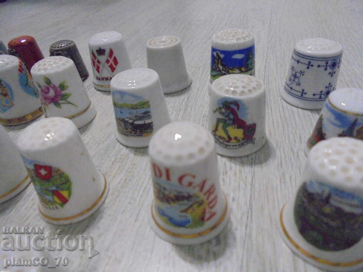 Παράδοση №*8333 Συλλογή 91 πορσελάνινων δαχτυλήθρων Παράδοση №*8333 Συλλογή 91 πορσελάνινων δαχτυλήθρων