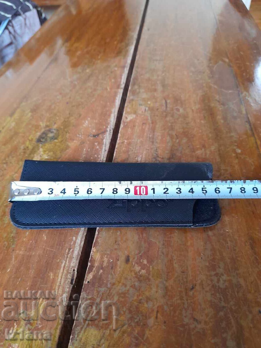 Παλιά θήκη γυαλιών Zippo με τιμή 32.00 BGN | € 16.36 Παλιά θήκη γυαλιών Zippo με τιμή 32.00 BGN | € 16.36