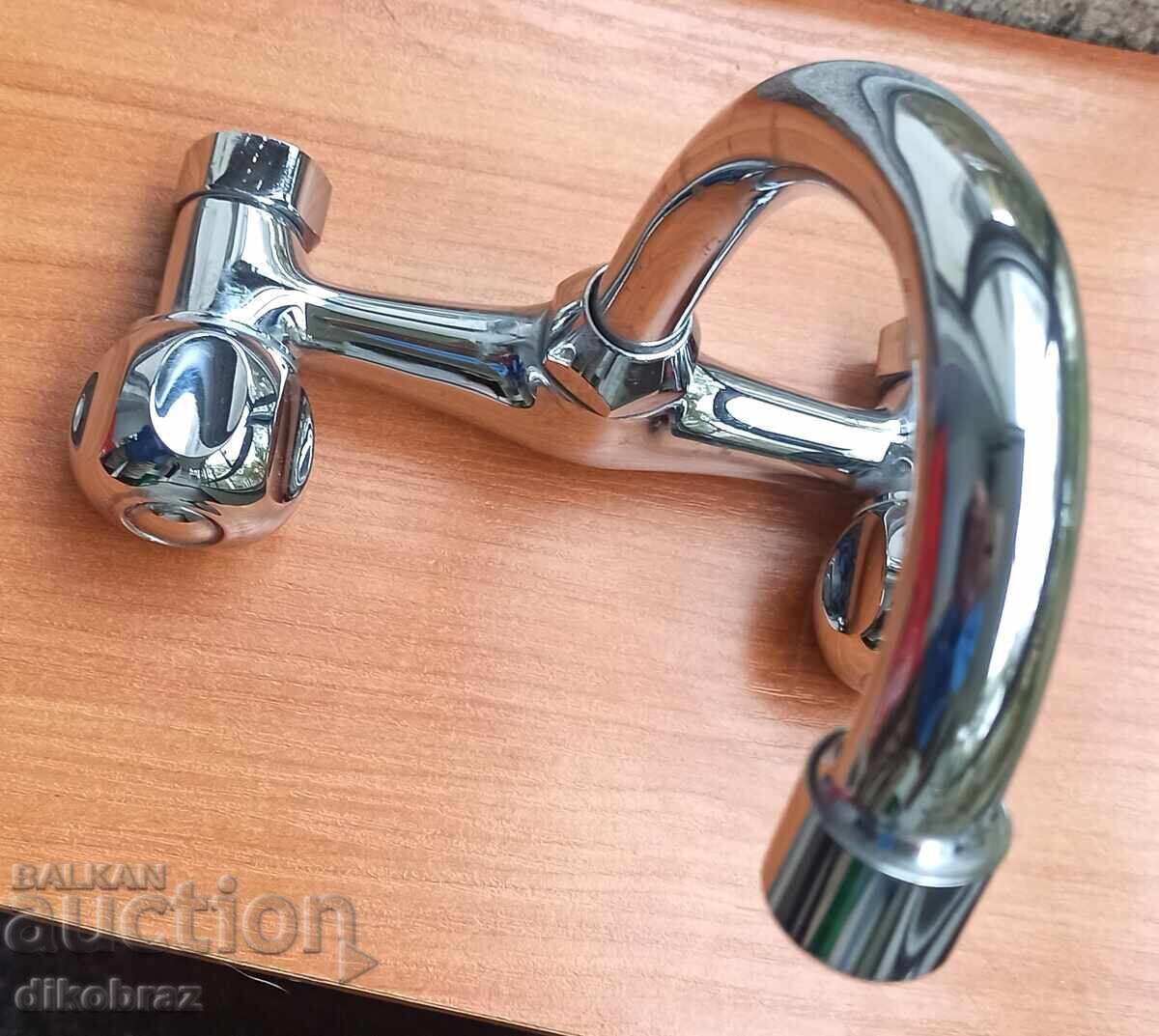 Wall-mounted faucet with ceramic heads - 155 mm - for 5 € Wall-mounted faucet with ceramic heads - 155 mm - for 5 €