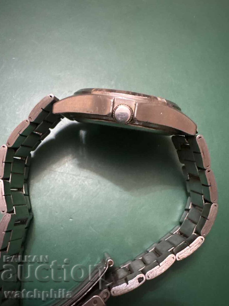 Παράδοση Ανδρικό ρολόι Casio Quartz. Δουλεύει Παράδοση Ανδρικό ρολόι Casio Quartz. Δουλεύει