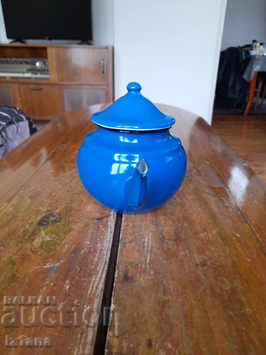 Стар емайлиран чайник с цена 32.00 лв. | € 16.36 Стар емайлиран чайник с цена 32.00 лв. | € 16.36