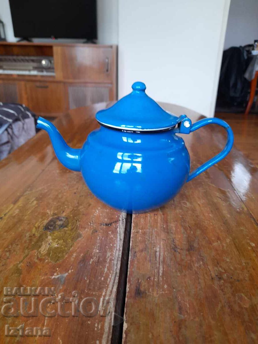 Стар емайлиран чайник Стар емайлиран чайник