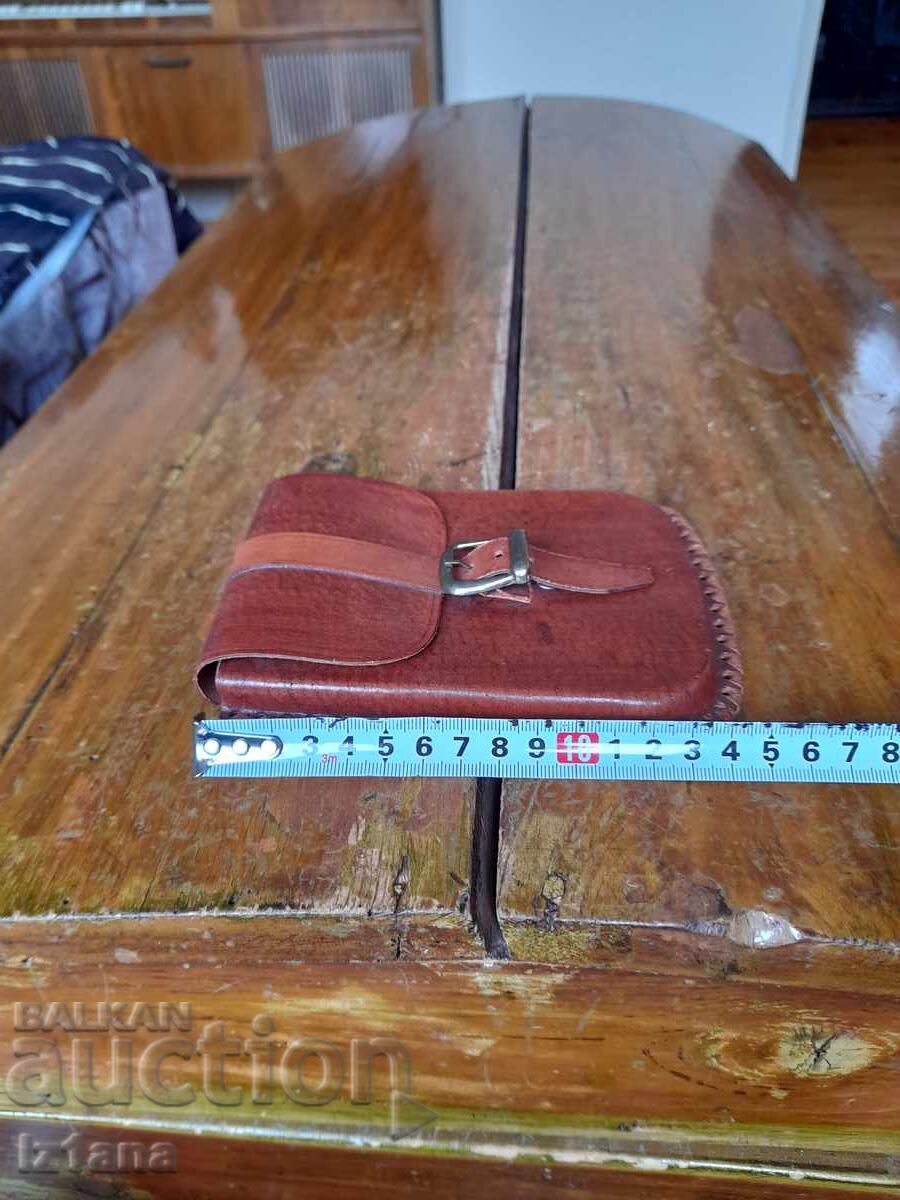 Delivery of Old leather belt bag