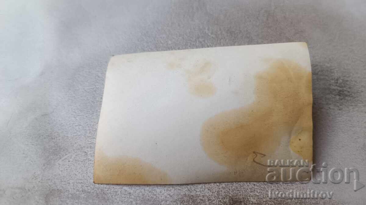 Φωτογραφία Άνδρας με ρετρό ποδήλατο στο πεζοδρόμιο με τιμή 1.85 BGN | € 0.95 Φωτογραφία Άνδρας με ρετρό ποδήλατο στο πεζοδρόμιο με τιμή 1.85 BGN | € 0.95