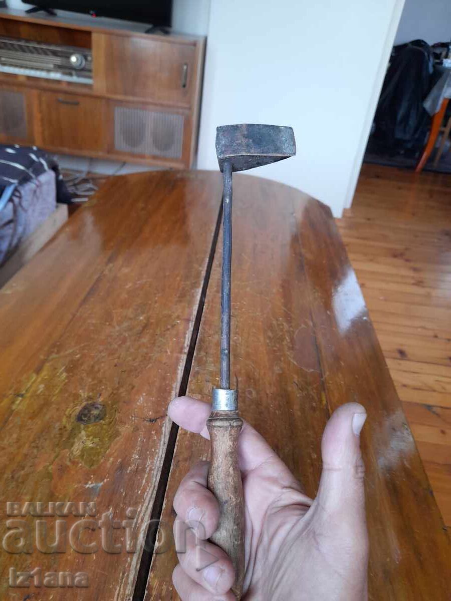 Antique soldering iron with price 45.00 BGN | € 23.01 Antique soldering iron with price 45.00 BGN | € 23.01