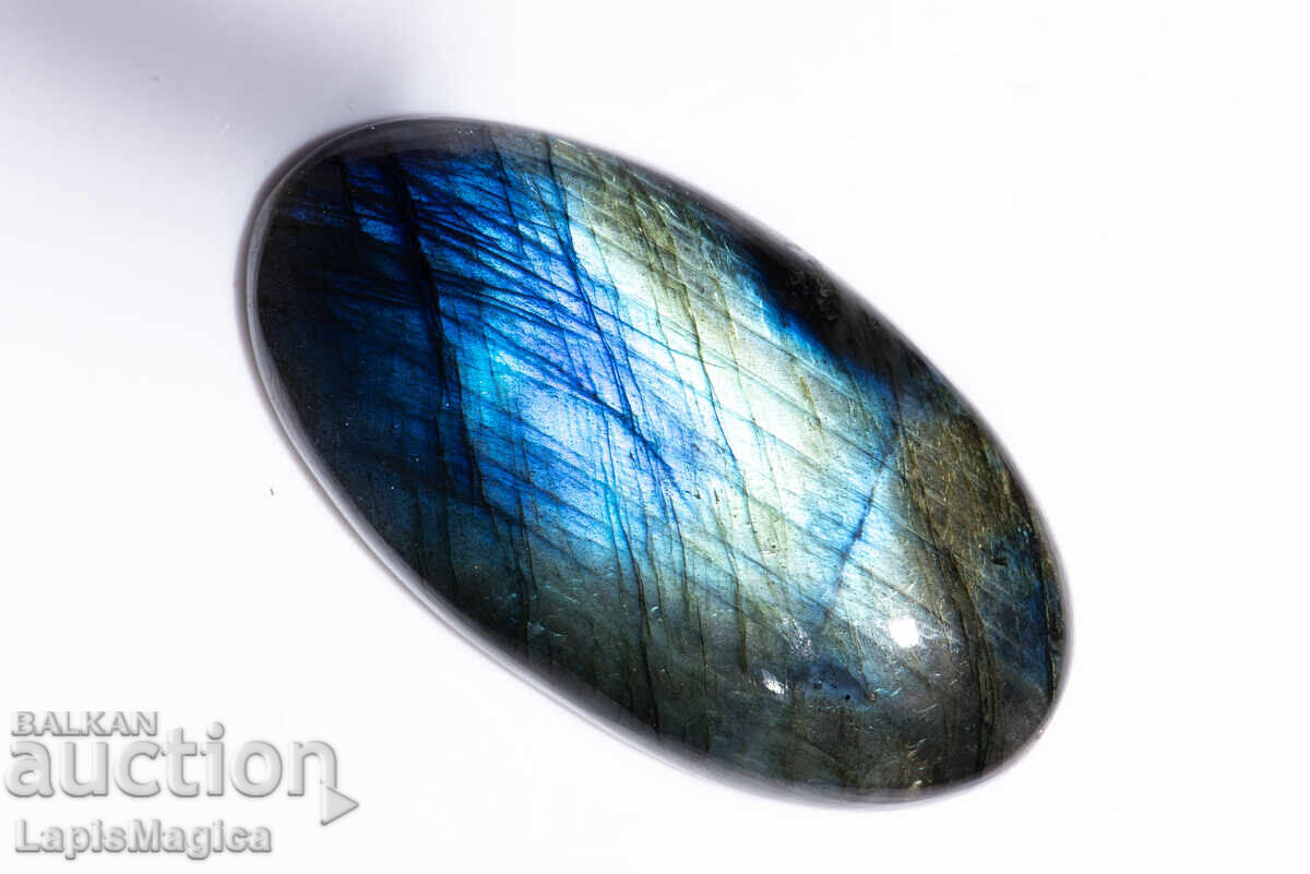 Лабрадорит 132 карата овален кабошон