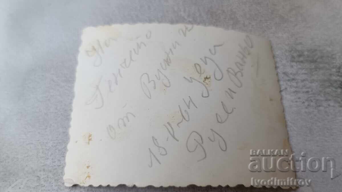 Δημοπρασία Φωτογραφία Ρούσε Άνδρας και νέα γυναίκα σε μηχανή με αριθμό κυκλοφορίας Ρσ 1464 1964