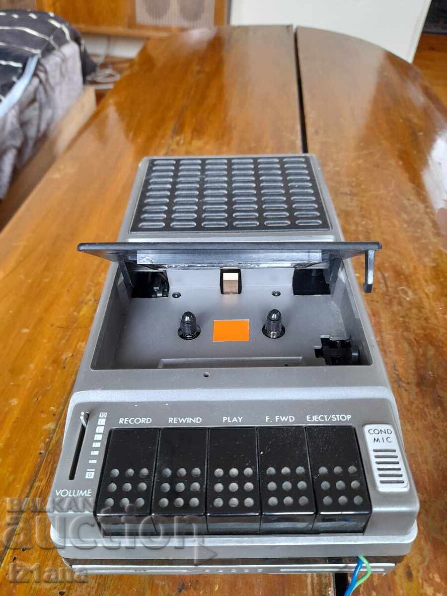 Vechi casetofon Meridia TC 801 cu preț 45.00 BGN | € 23.01 Vechi casetofon Meridia TC 801 cu preț 45.00 BGN | € 23.01