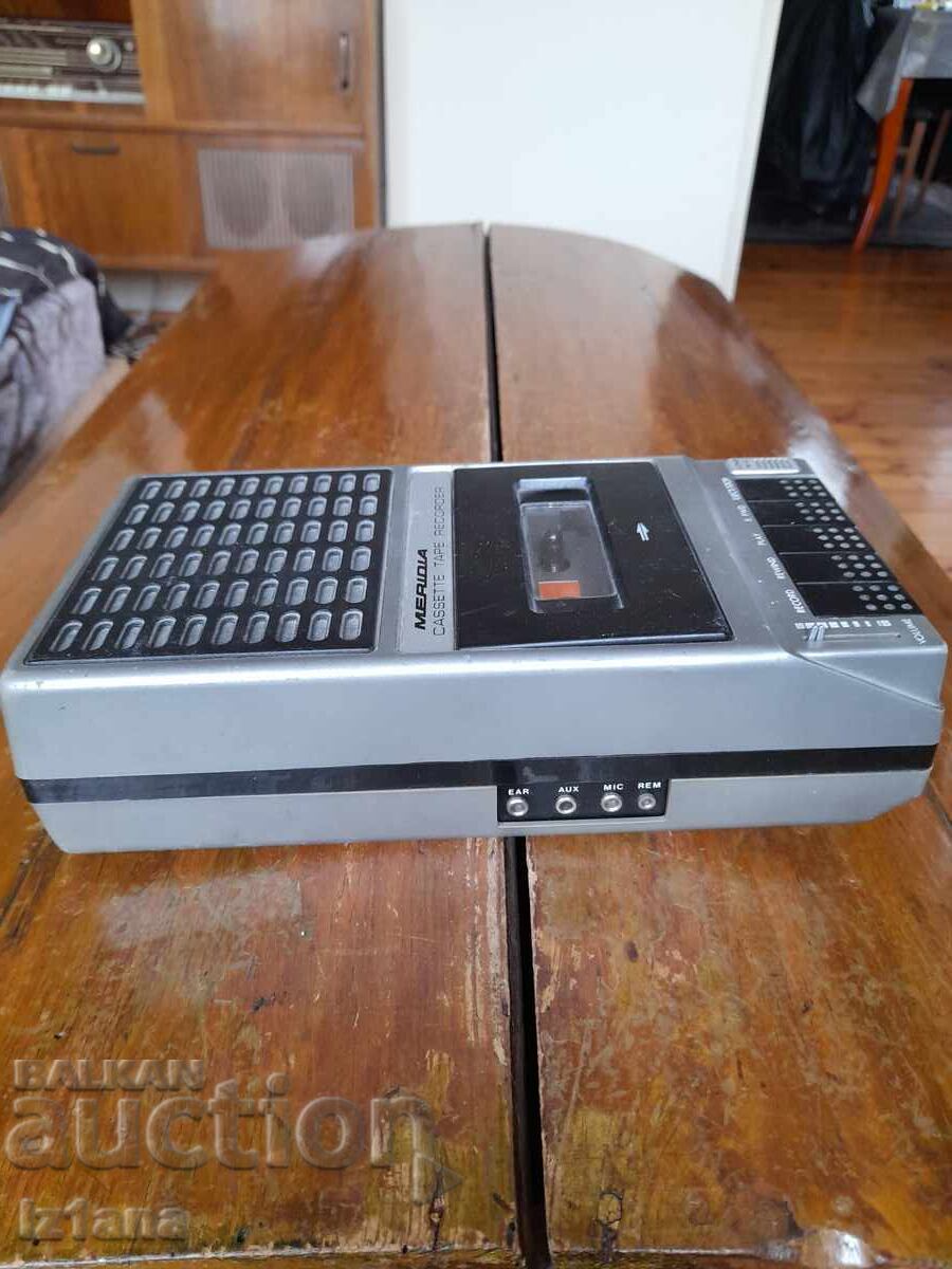 Licitație Vechi casetofon Meridia TC 801 Licitație Vechi casetofon Meridia TC 801