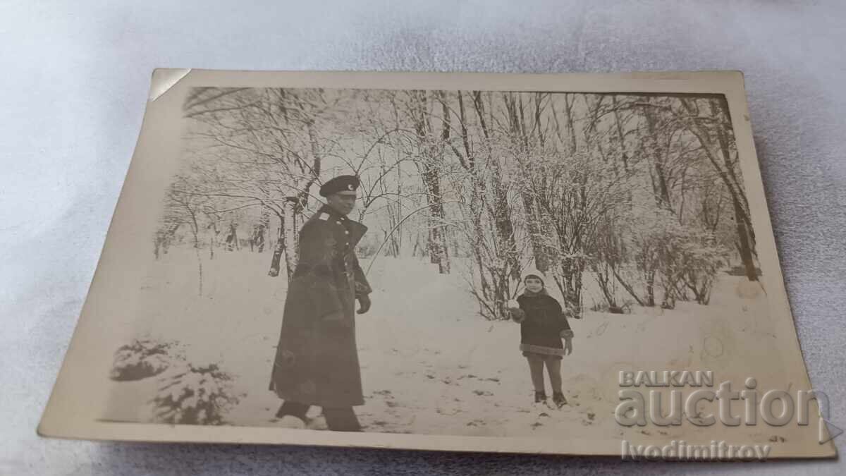 Photo Yambol Officer and little girl in the park during the winter 1930