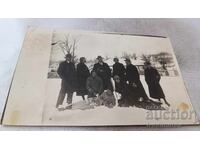 Снимка Мъже и жени в снега