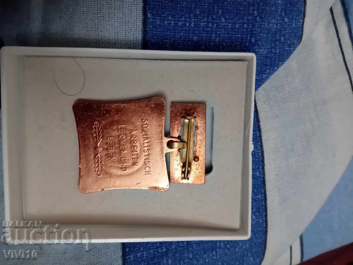 Медал DDR, за трудови успехи с цена € 10.00 | 19.56 лв.