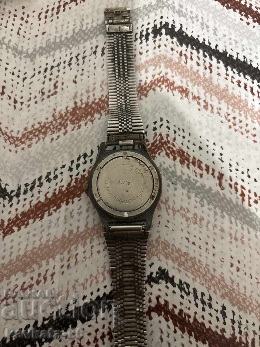 Old clock with price 0.01 BGN | € 0.01 Old clock with price 0.01 BGN | € 0.01