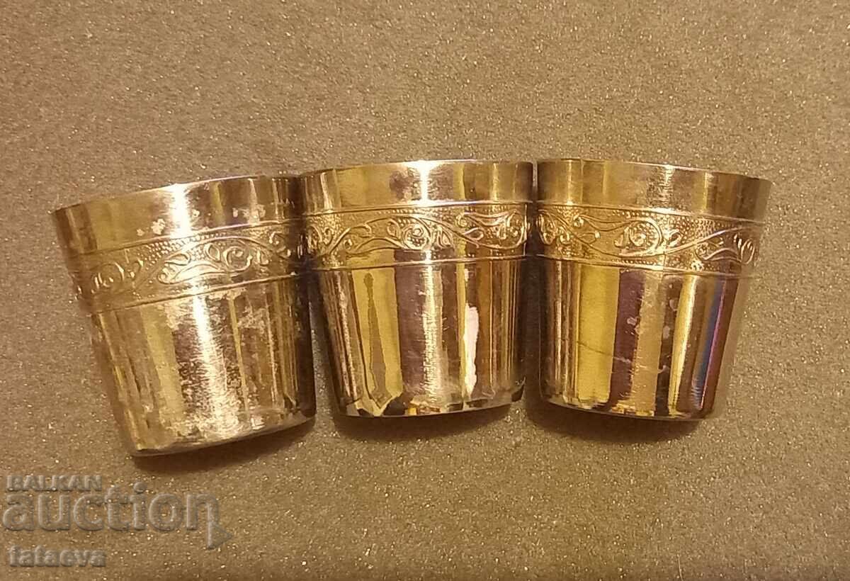 Δημοπρασία Ρωσικά φλιτζάνια, τρία σε δερμάτινη θήκη, Πιατιγκόρσκ Δημοπρασία Ρωσικά φλιτζάνια, τρία σε δερμάτινη θήκη, Πιατιγκόρσκ