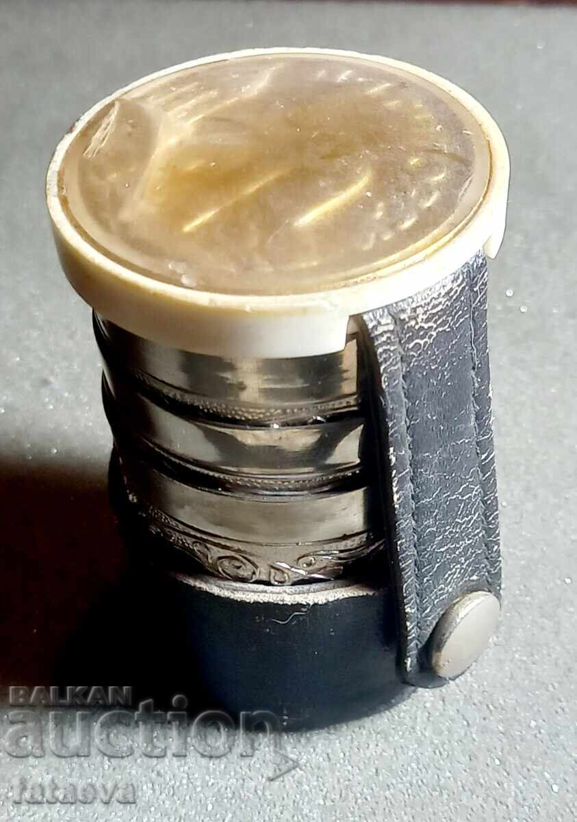 Ρωσικά φλιτζάνια, τρία σε δερμάτινη θήκη, Πιατιγκόρσκ Ρωσικά φλιτζάνια, τρία σε δερμάτινη θήκη, Πιατιγκόρσκ