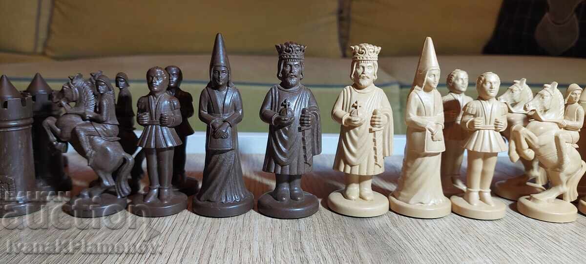 Фигури за шах за ценители с цена 50.00 лв. | € 25.56