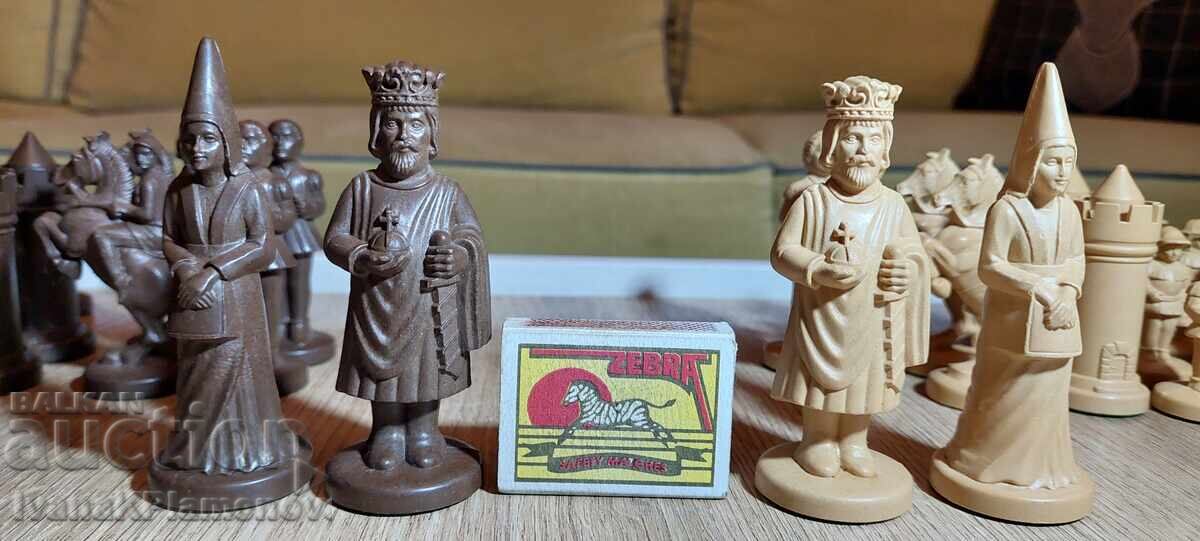 Аукцион Фигури за шах за ценители