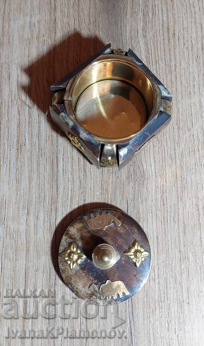 Delivery of Bone and brass box for connoisseurs