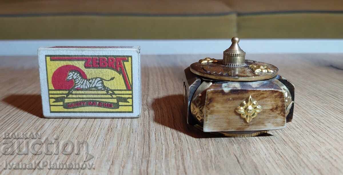 Bone and brass box for connoisseurs - 7