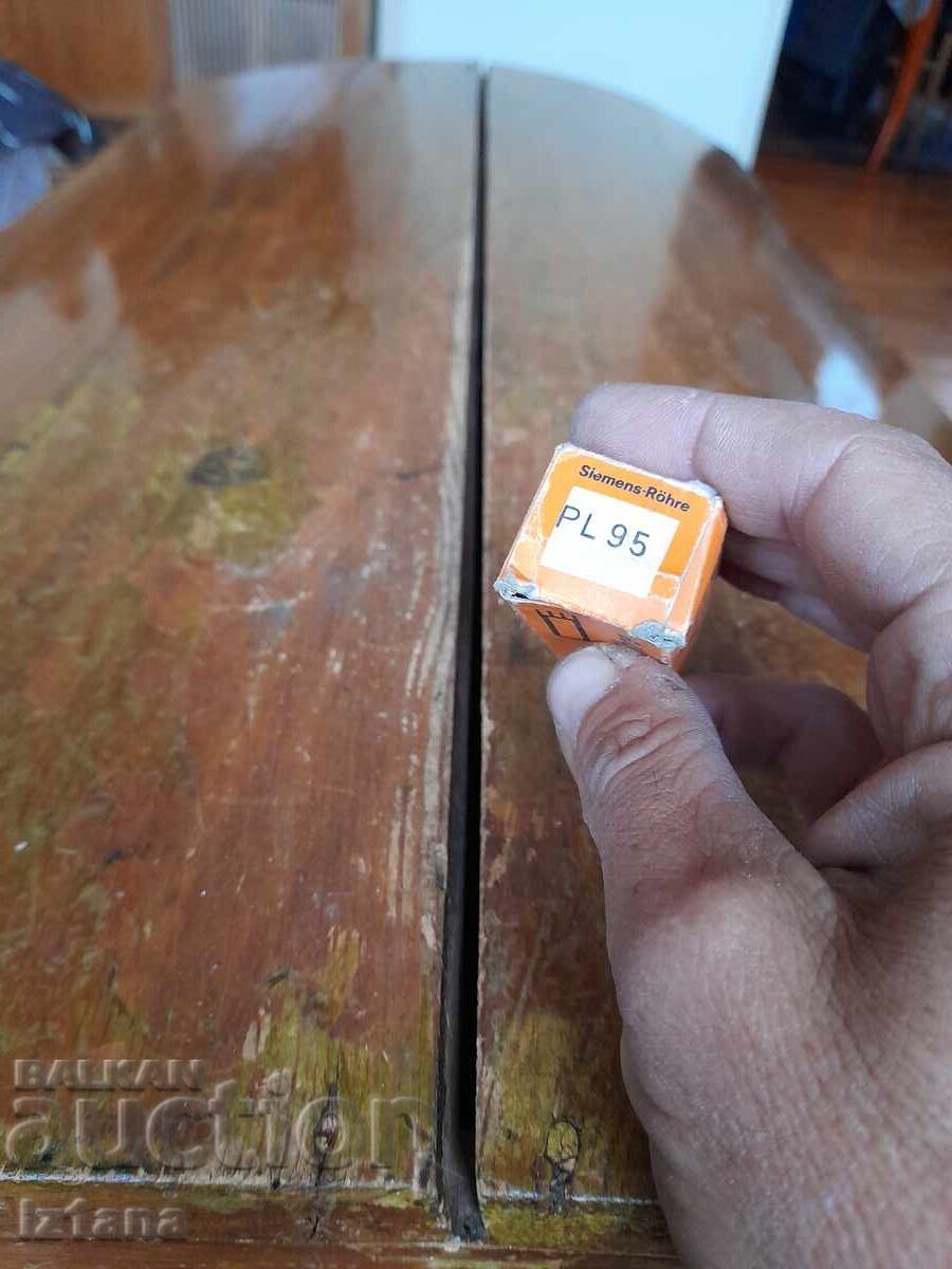 Παλιά λυχνία ραδιοφώνου Siemens Rohre PL95 με τιμή 11.00 BGN | € 5.62