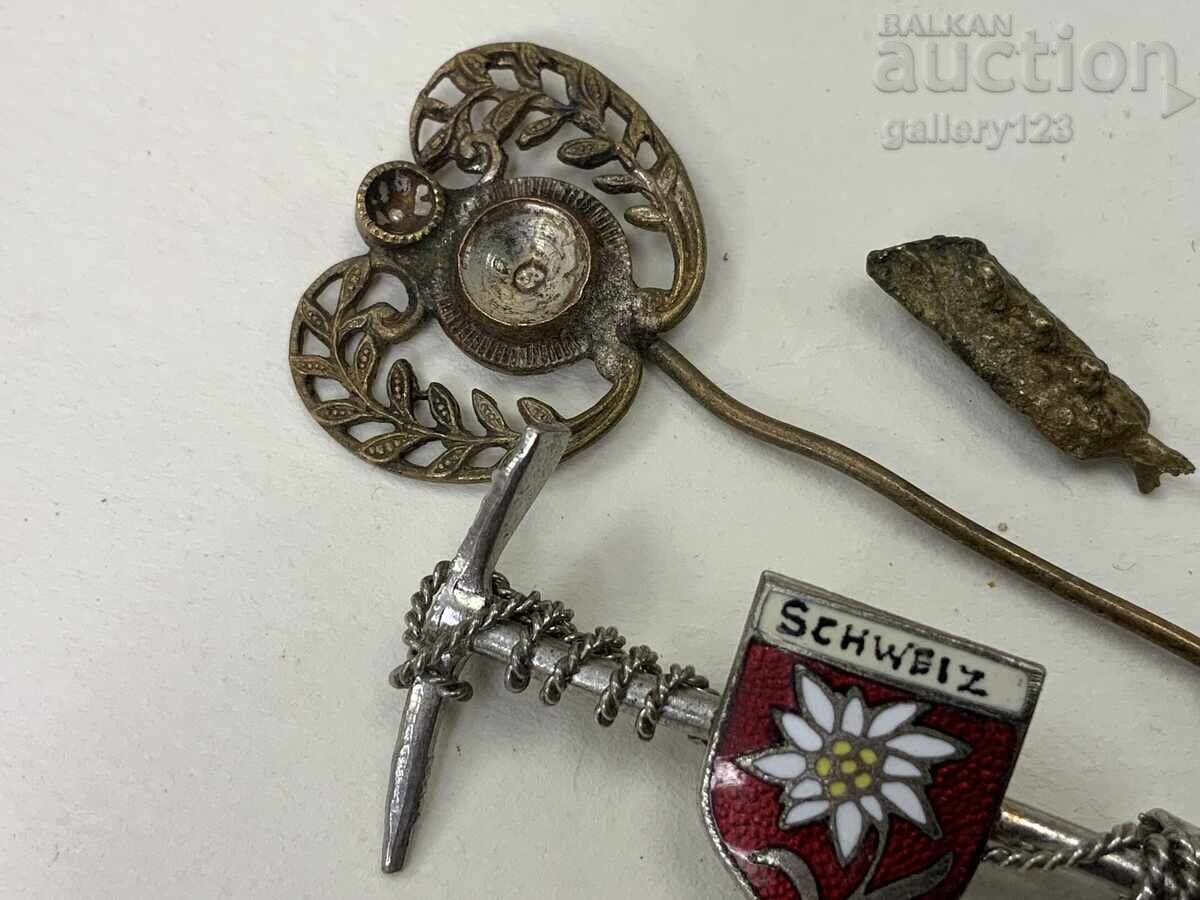 Delivery of Lot of badges and other items Delivery of Lot of badges and other items