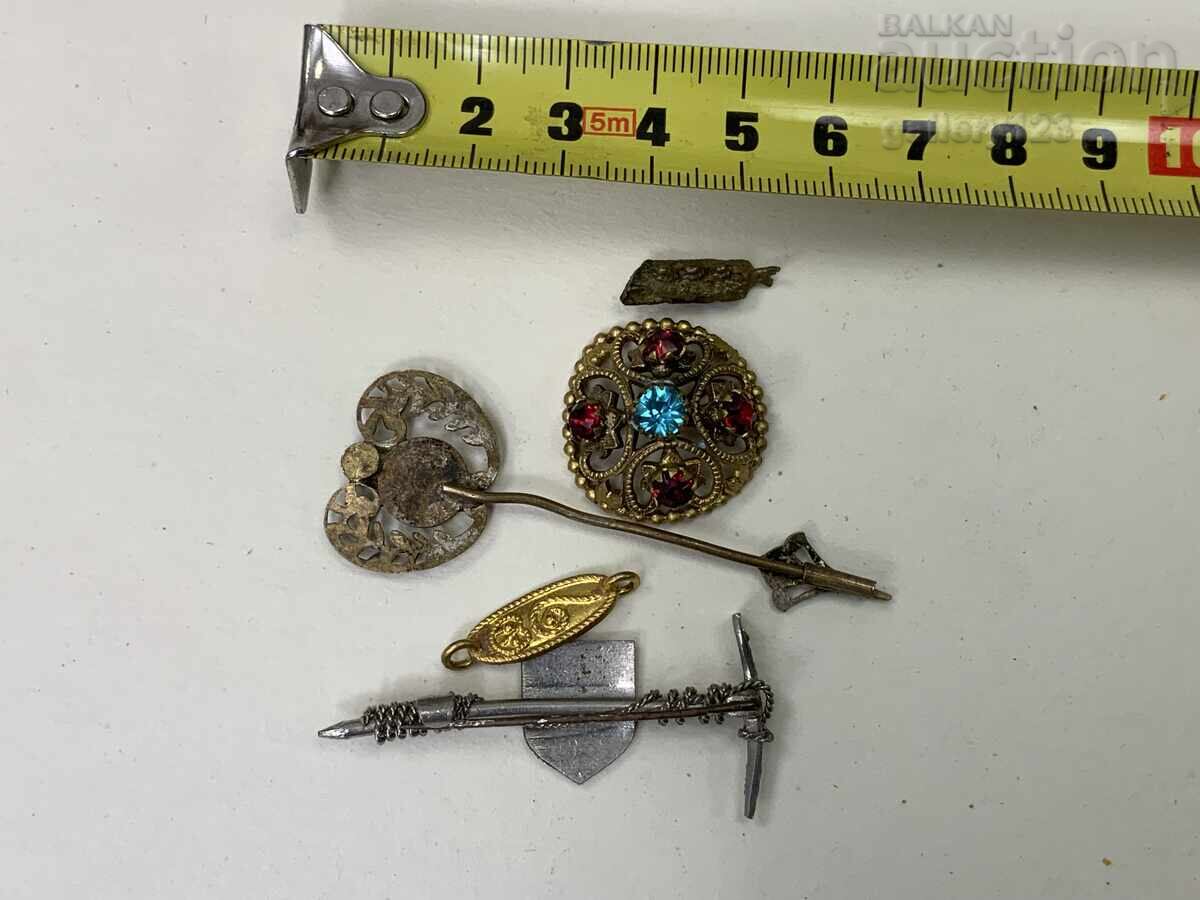 Lot of badges and other items - 6 Lot of badges and other items - 6