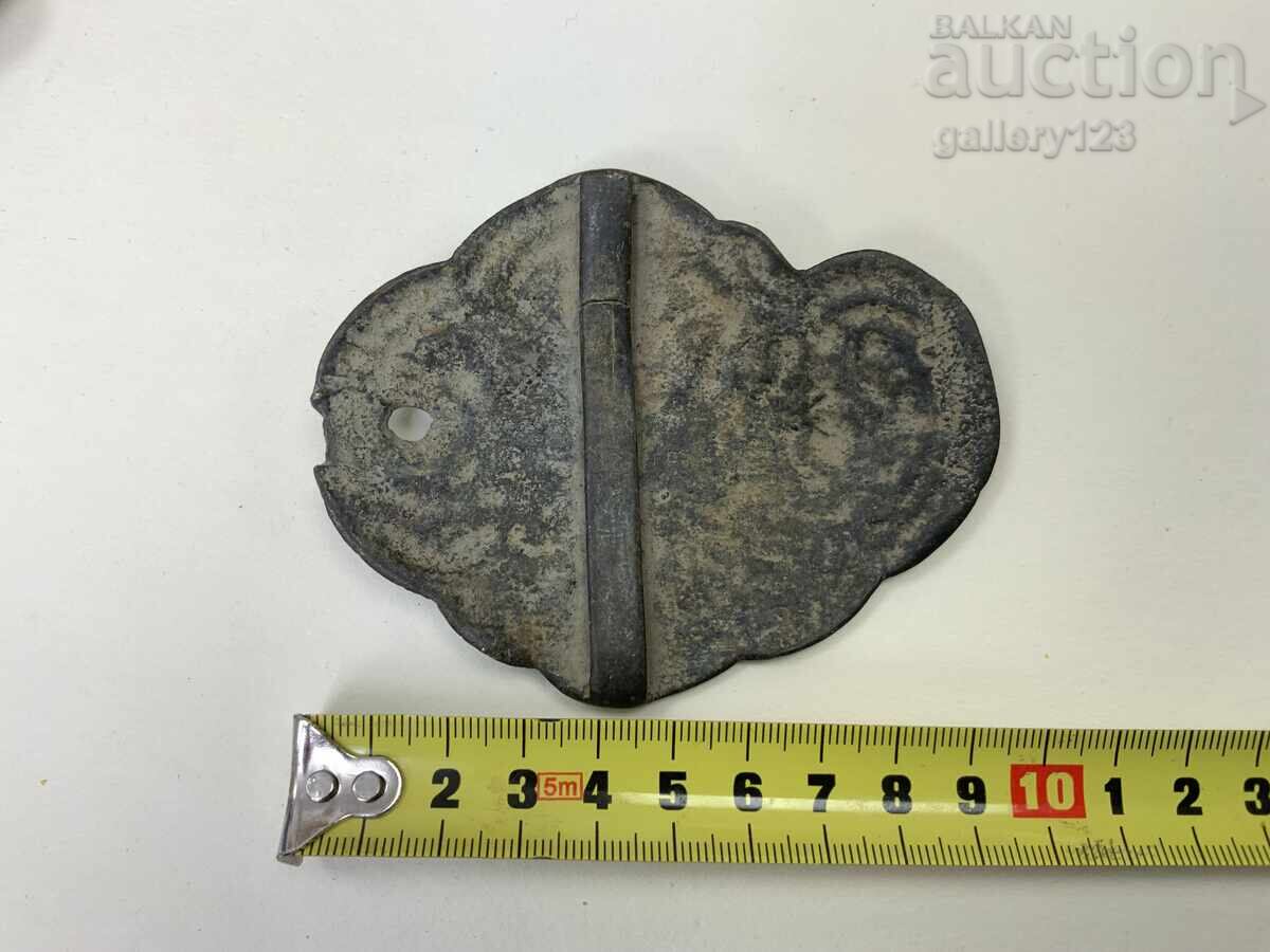 Auction Revival-era buckle, single piece Auction Revival-era buckle, single piece