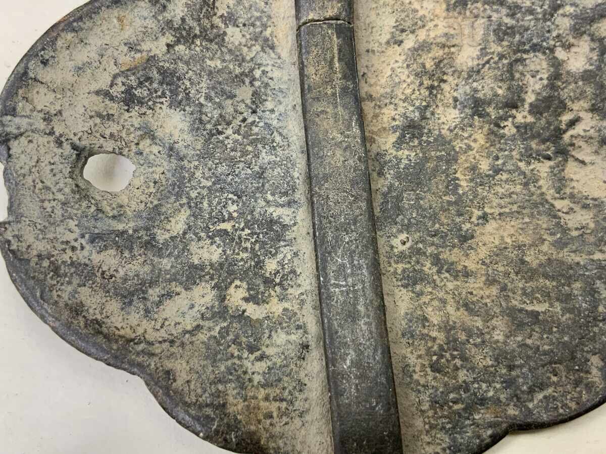 Delivery of Revival-era buckle, single piece Delivery of Revival-era buckle, single piece