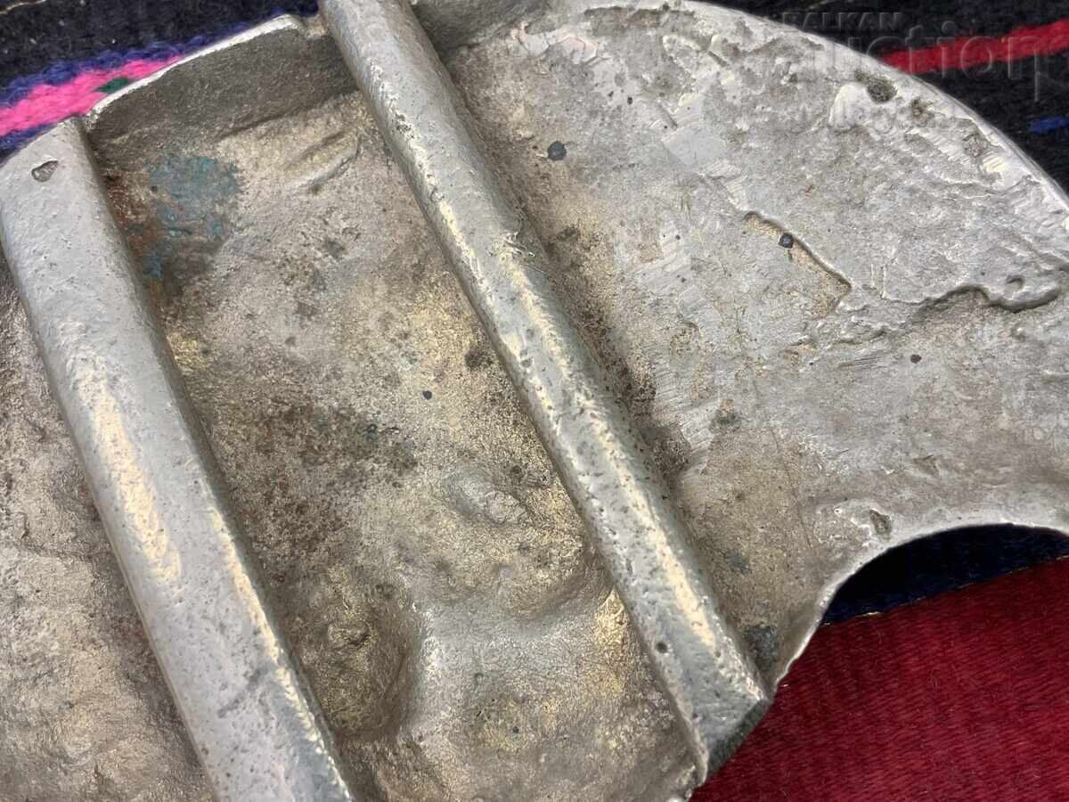 Delivery of Revival-era buckle, single, carved Delivery of Revival-era buckle, single, carved