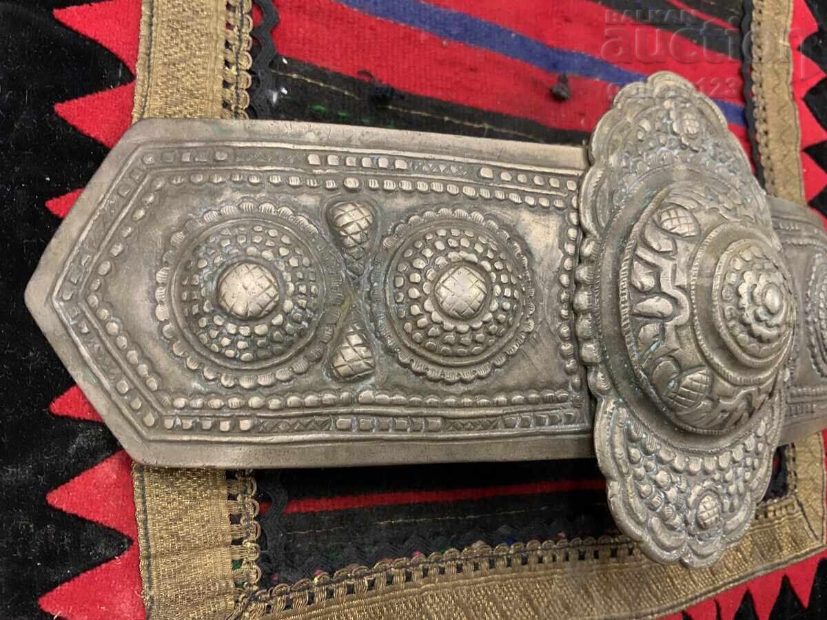 Large Revival-era silver belt buckle, chased with price 395.00 BGN | € 201.96