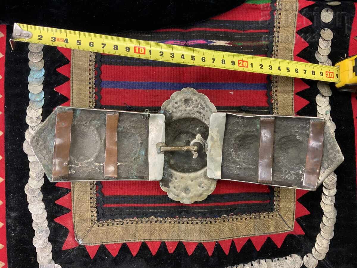 Large Revival-era silver belt buckle, chased - 5