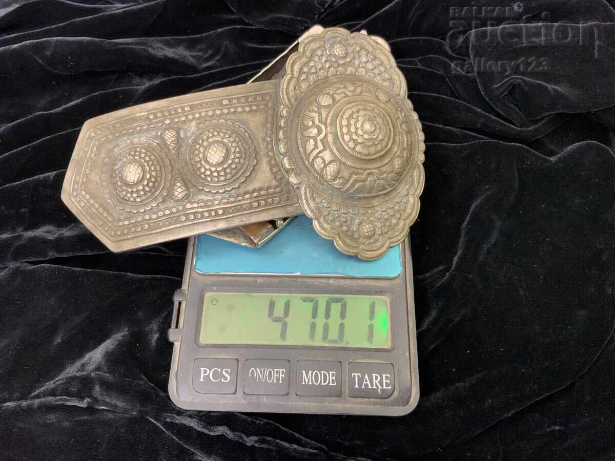 Large Revival-era silver belt buckle, chased - 7