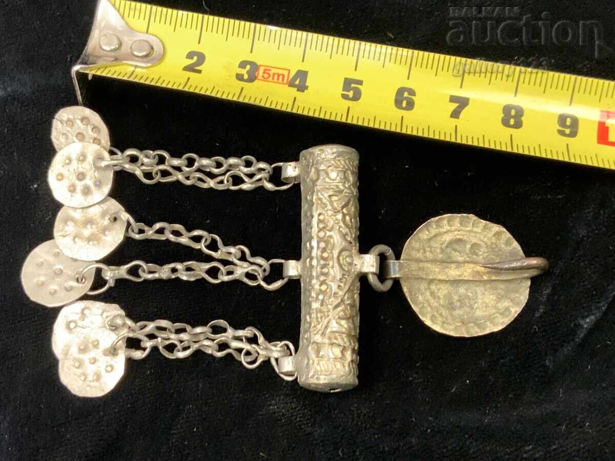 Delivery of Revival-era jewelry, forged barrel silver, cut hollow Delivery of Revival-era jewelry, forged barrel silver, cut hollow