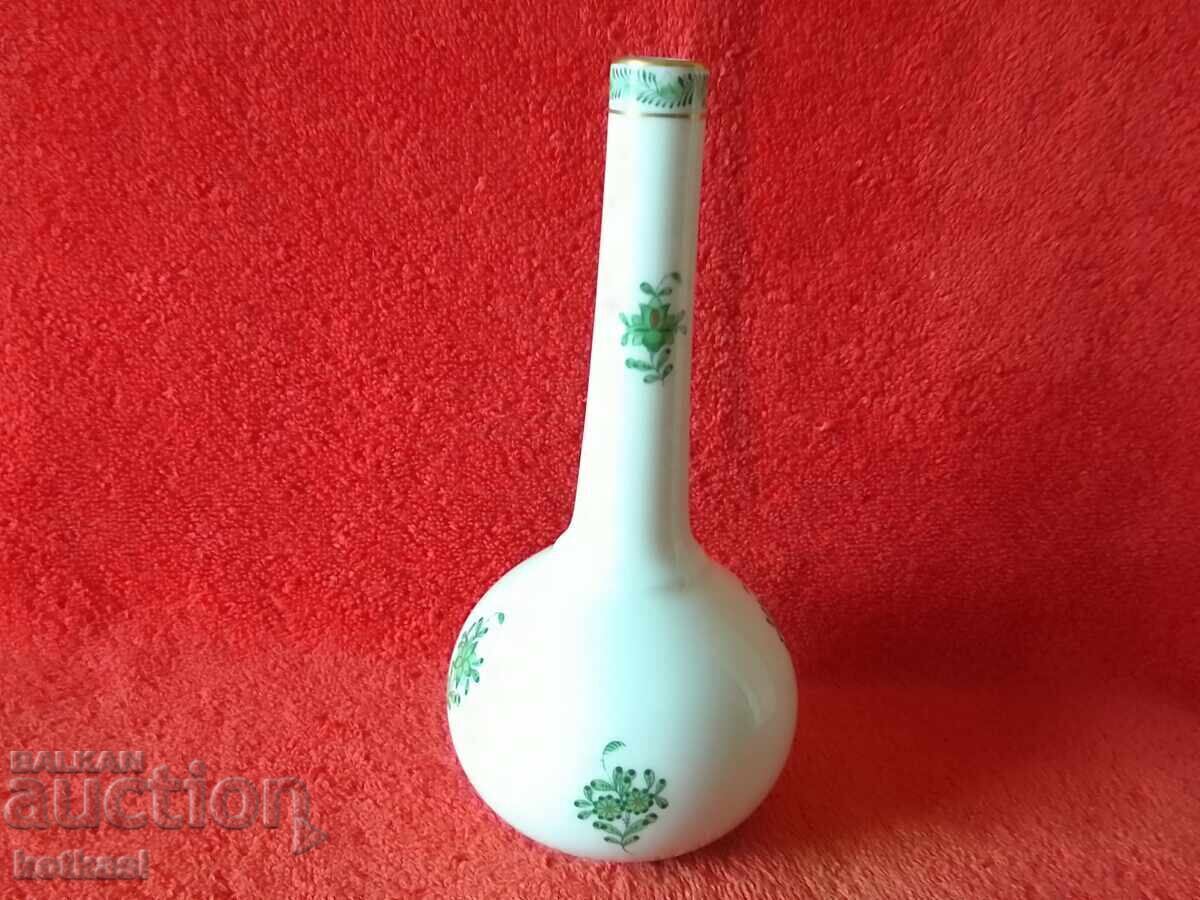 Licitație Vază de porțelan vechi Herend Herend aurire lucrata manual Licitație Vază de porțelan vechi Herend Herend aurire lucrata manual