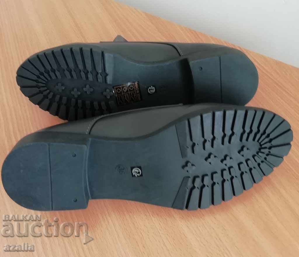 Auction New women's shoes, size 36 Auction New women's shoes, size 36