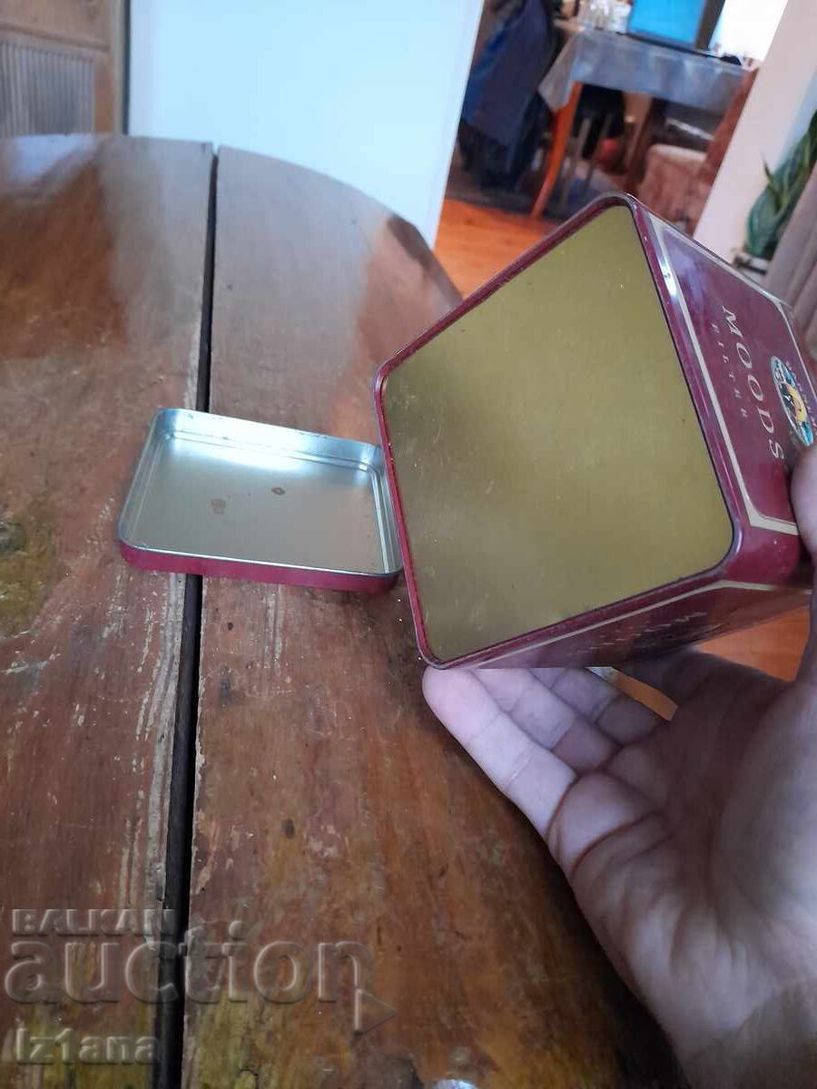 Delivery of Old metal box Dannemann Mods