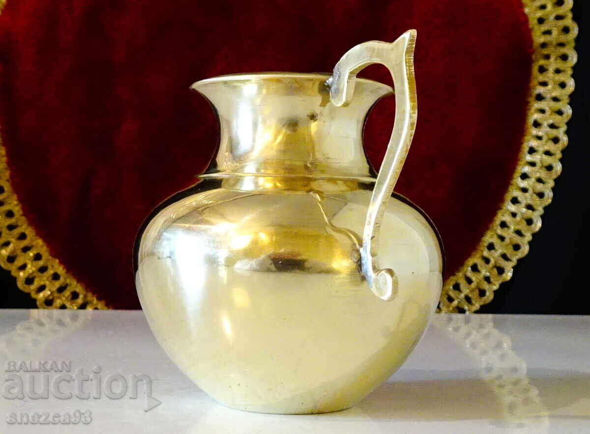 Auction  Bronze jug, pitcher, creamer