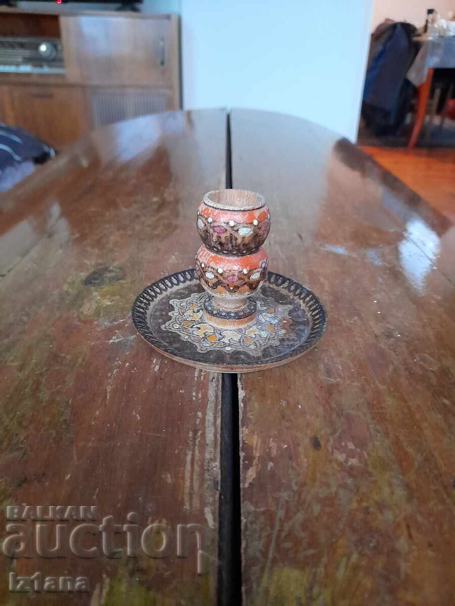 Παλιό ξύλινο κηροπήγιο Παλιό ξύλινο κηροπήγιο