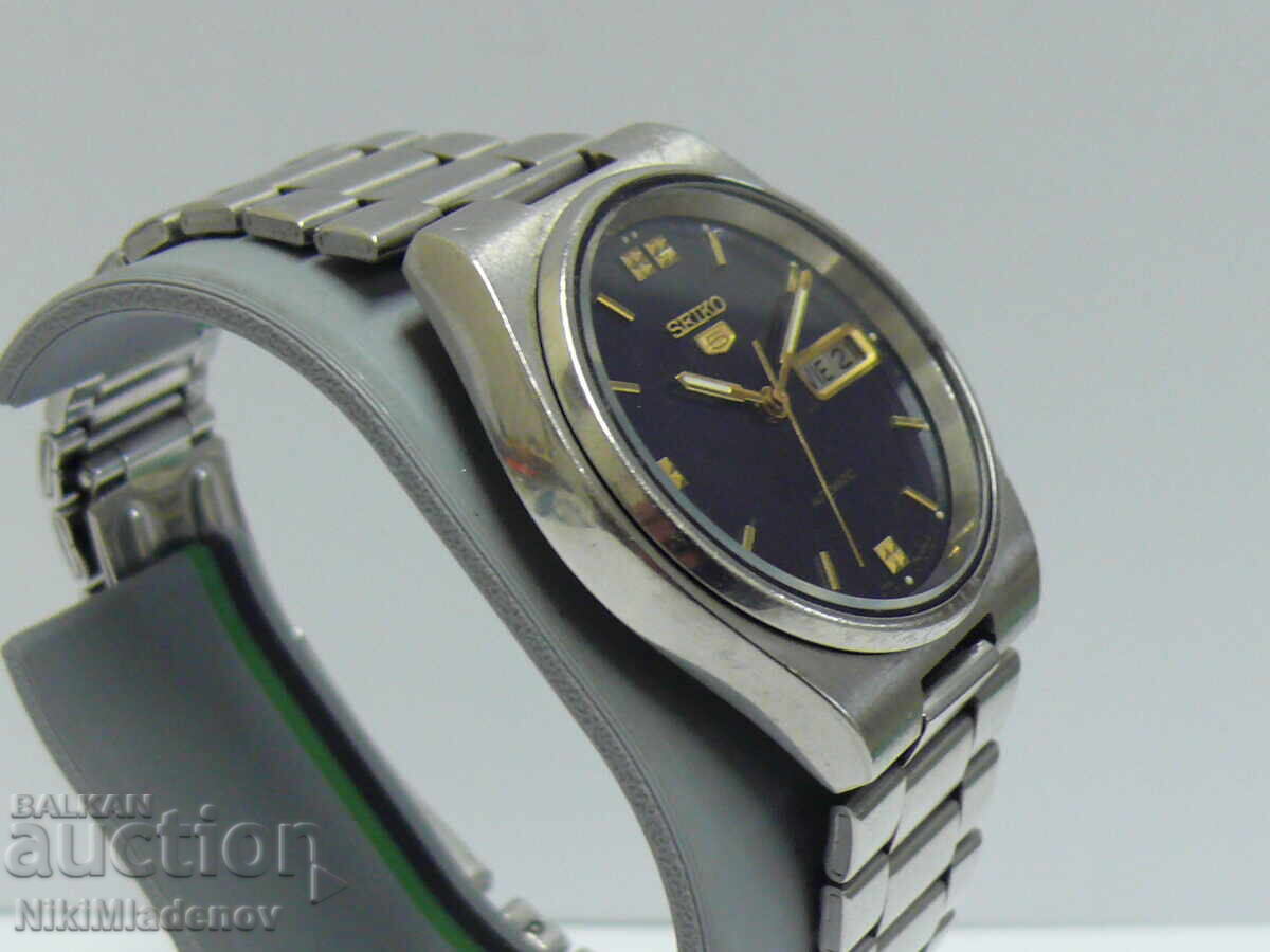 Auction Automatic SEIKO 5 Seiko Men's Wristwatch, Working Auction Automatic SEIKO 5 Seiko Men's Wristwatch, Working